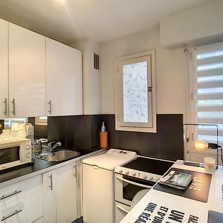 Palm Beach Beautiful Studio Of About 25 M² Decoration.